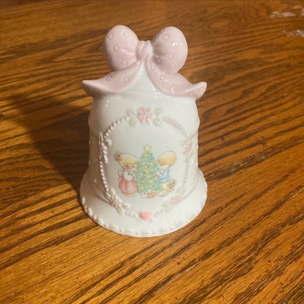 Avon Precious Moments 1997 Christmas Bell Figurine